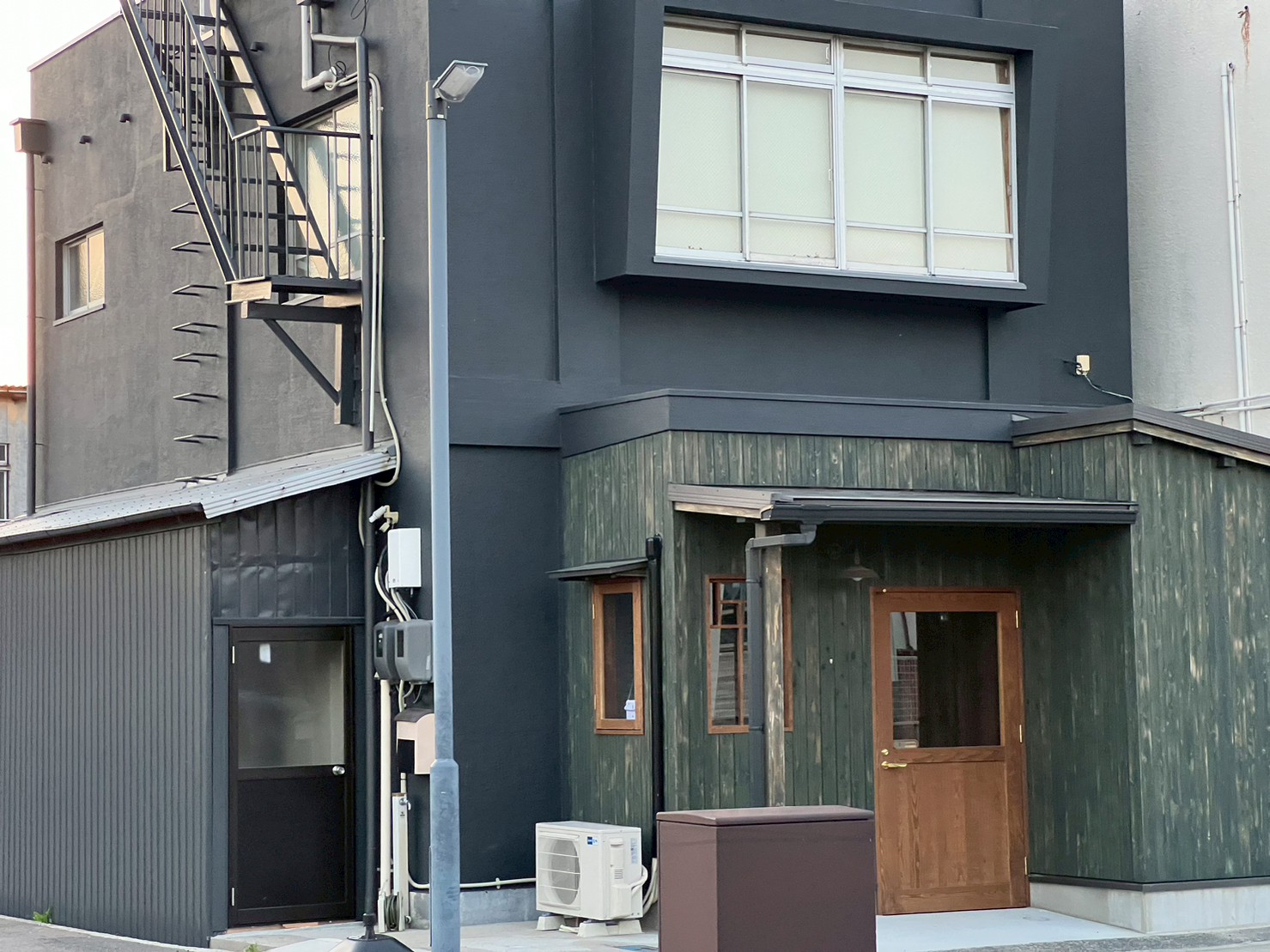 防府市/店舗/「モダン×ヴィンテージ」への大変身!/外壁塗装工事/シリコン塗料 防府市/店舗/「モダン×ヴィンテージ」への大変身!/外壁塗装工事/シリコン塗料